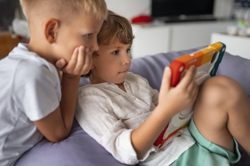 Pantallas y niños pequeños. ¿Cuánto es demasiado?