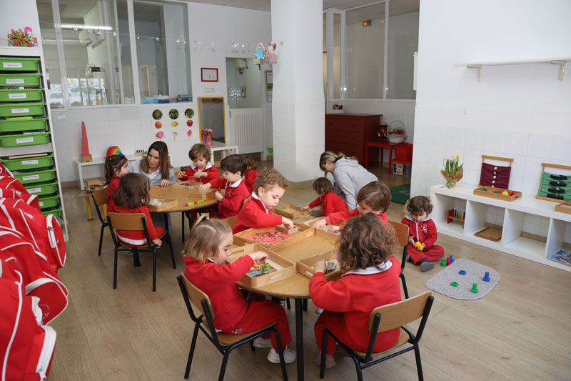 Aula ordenada y luminosa en mi cole guarderia en ruzafa