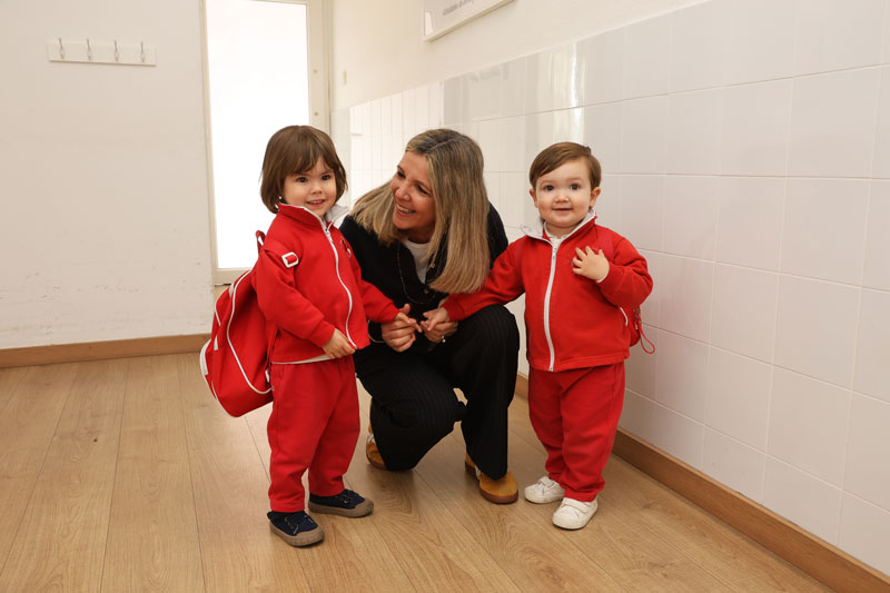 Niños entrando en la guardería en ruzafa